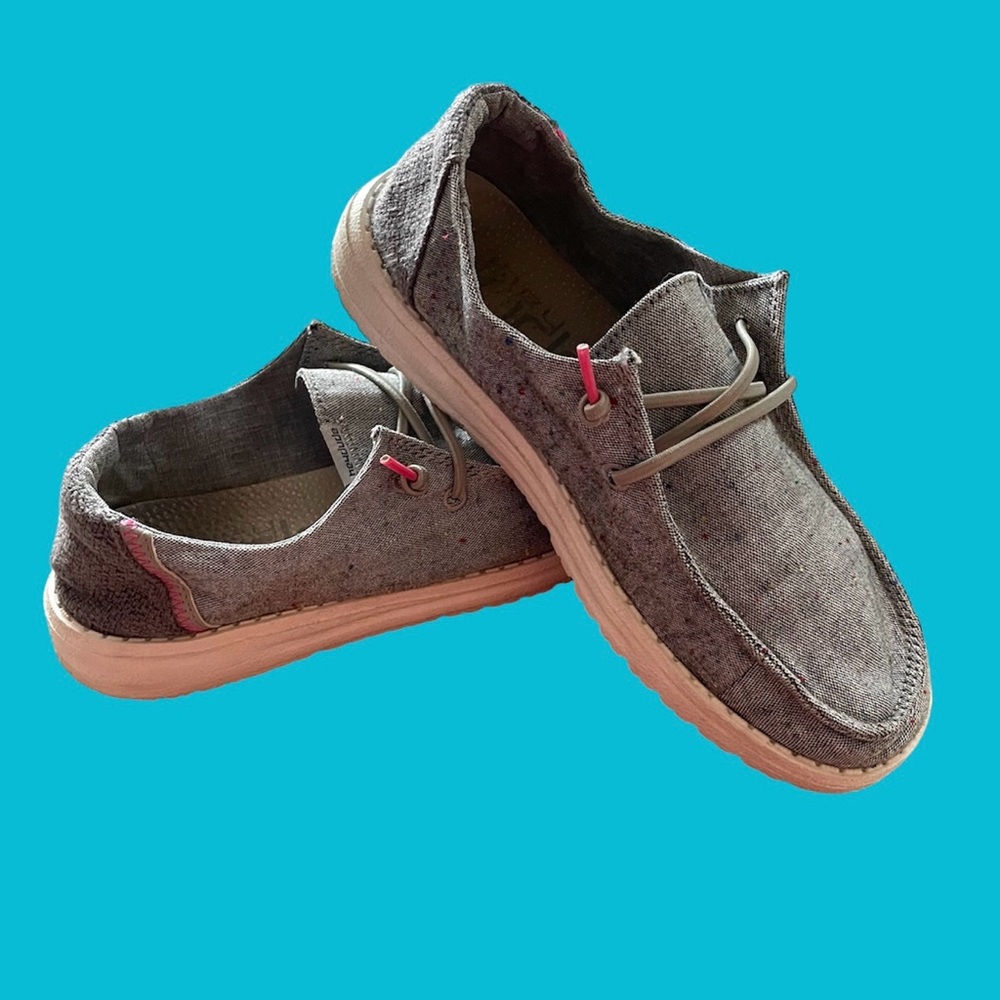 Hey Dude Shoes Sz 5